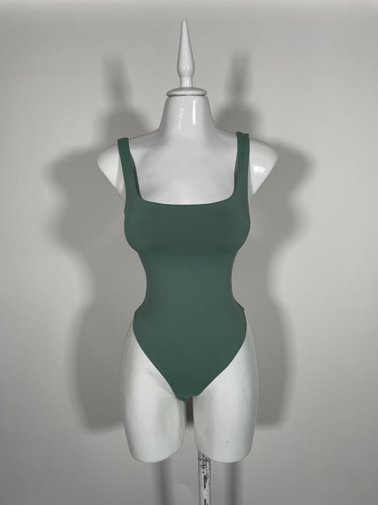 Body square olivo